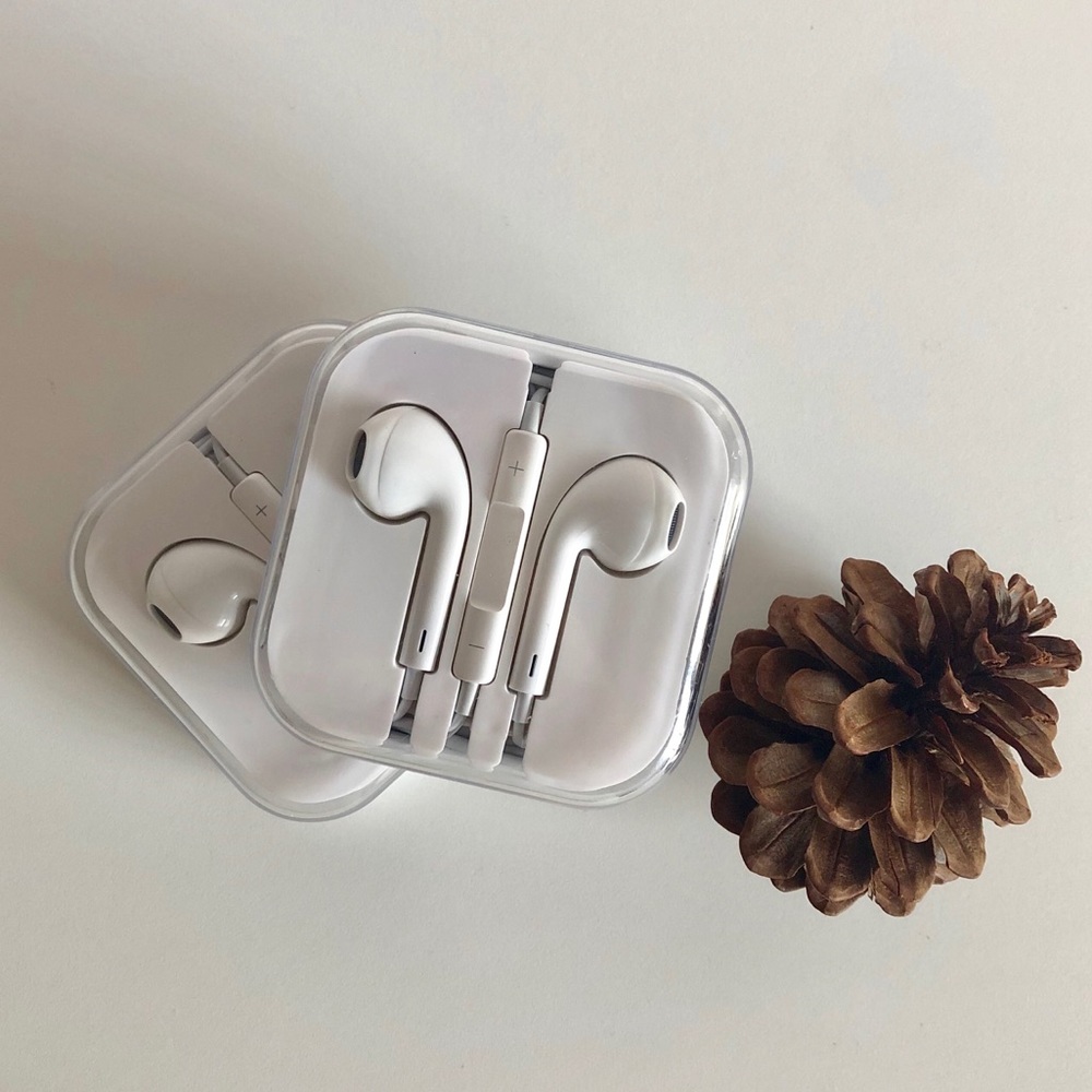 ONLY 1 LEFT⏳🔥 - Apple Ear Pods